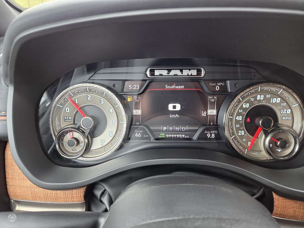 Dodge Ram, 5.7 l., off-road / crossover