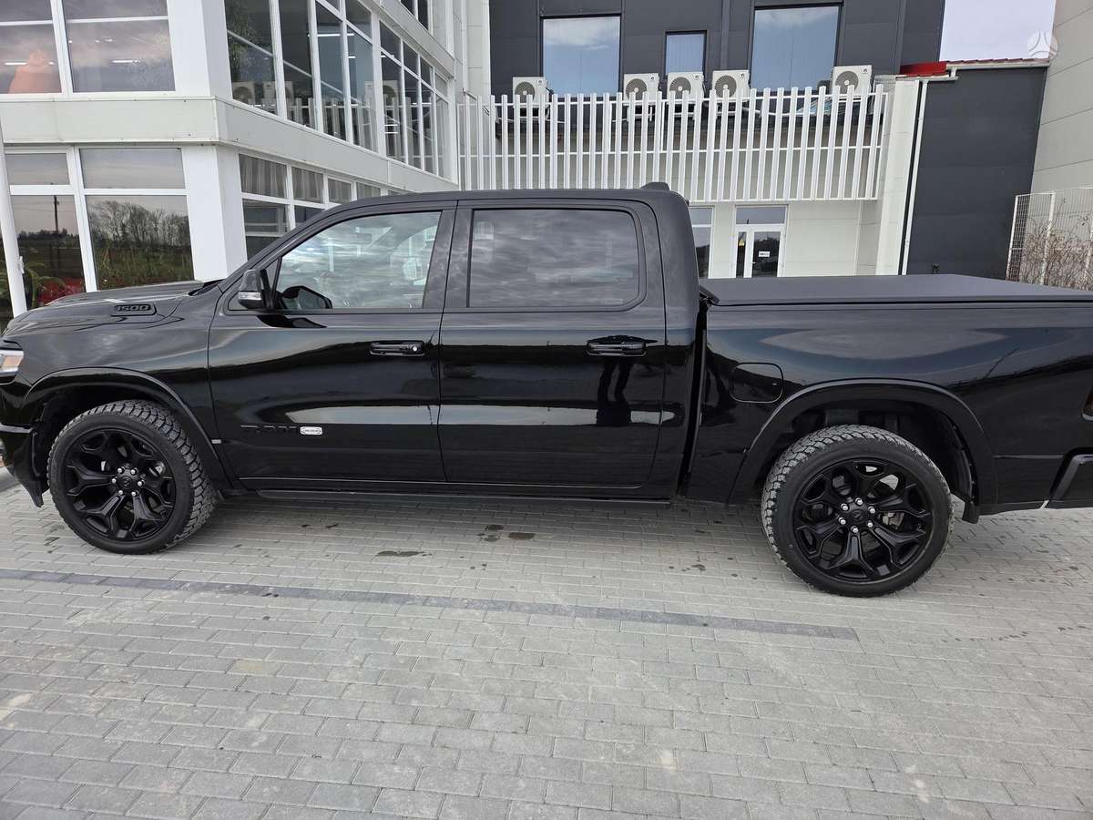Dodge Ram, 5.7 l., off-road / crossover