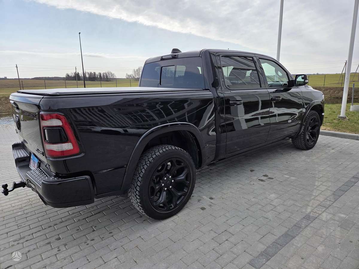 Dodge Ram, 5.7 l., off-road / crossover