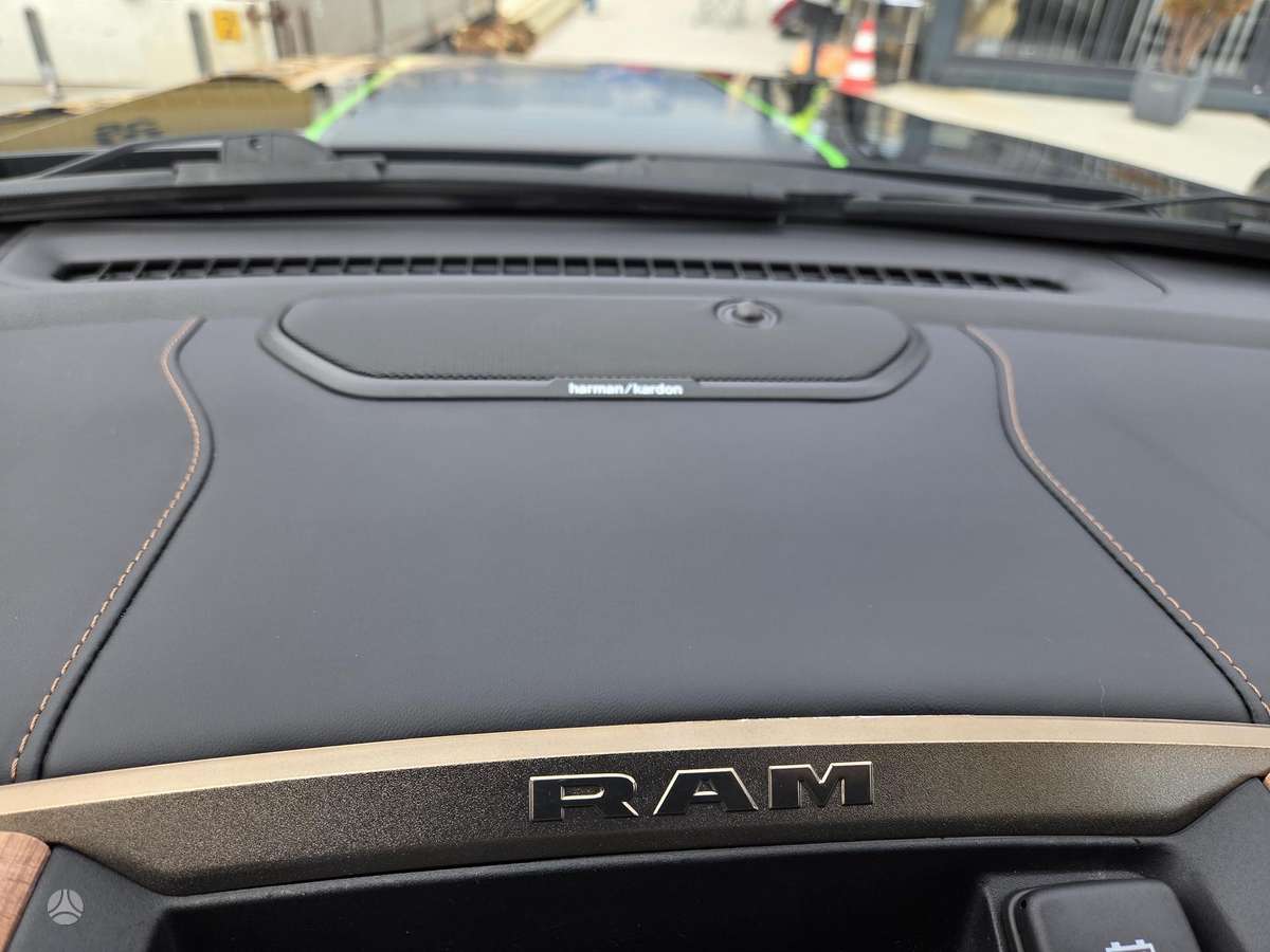 Dodge Ram, 5.7 l., off-road / crossover