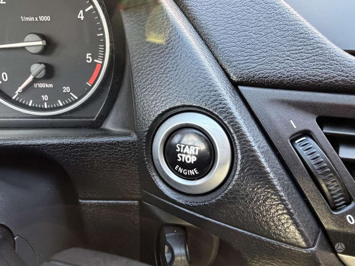 BMW X1, 2.0 l., Минивэн