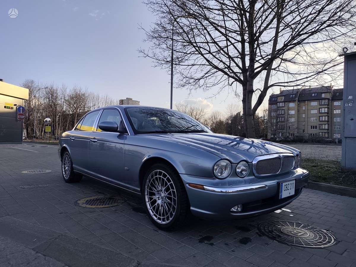 Jaguar XJ8, 4.2 l., Седан