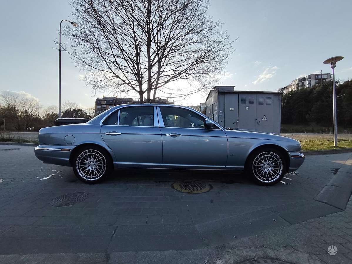 Jaguar XJ8, 4.2 l., Седан