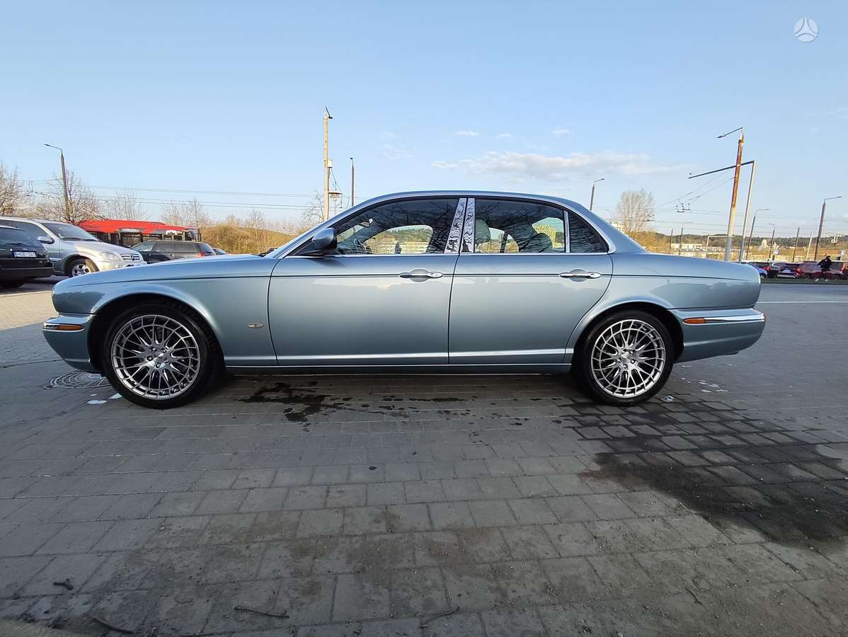 Jaguar XJ8, 4.2 l., Седан