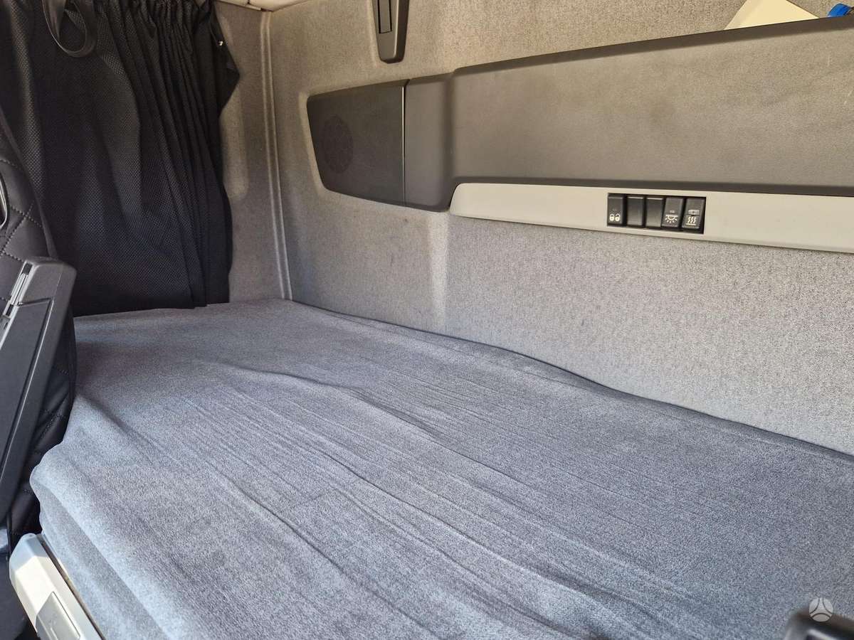 Volvo FH500 MEGA, double sleeper