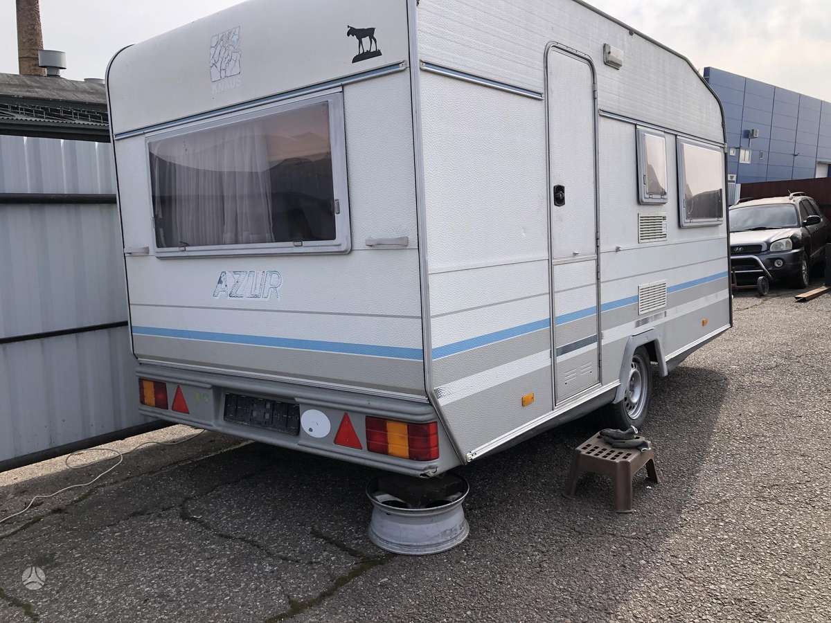 Knaus Azur, prikabinami nameliai