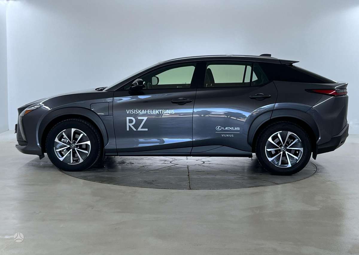Lexus RZ 300 e, off-road / crossover