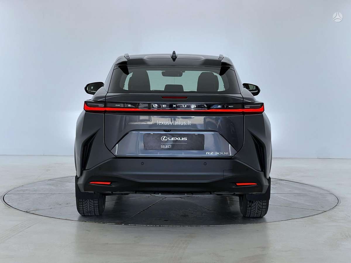 Lexus RZ 300 e, off-road / crossover