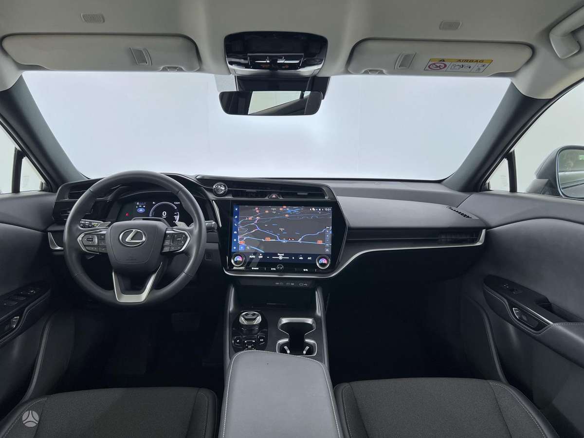 Lexus RZ 300 e, off-road / crossover