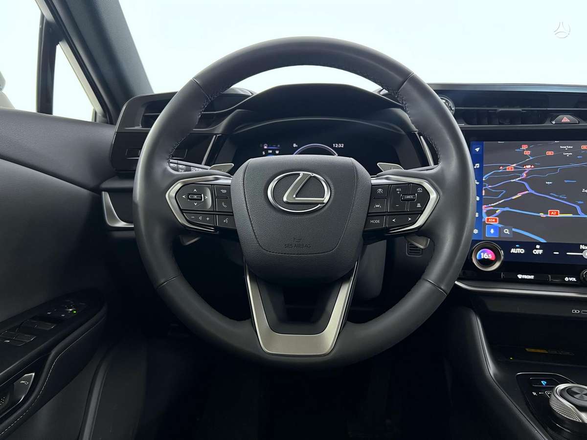 Lexus RZ 300 e, off-road / crossover