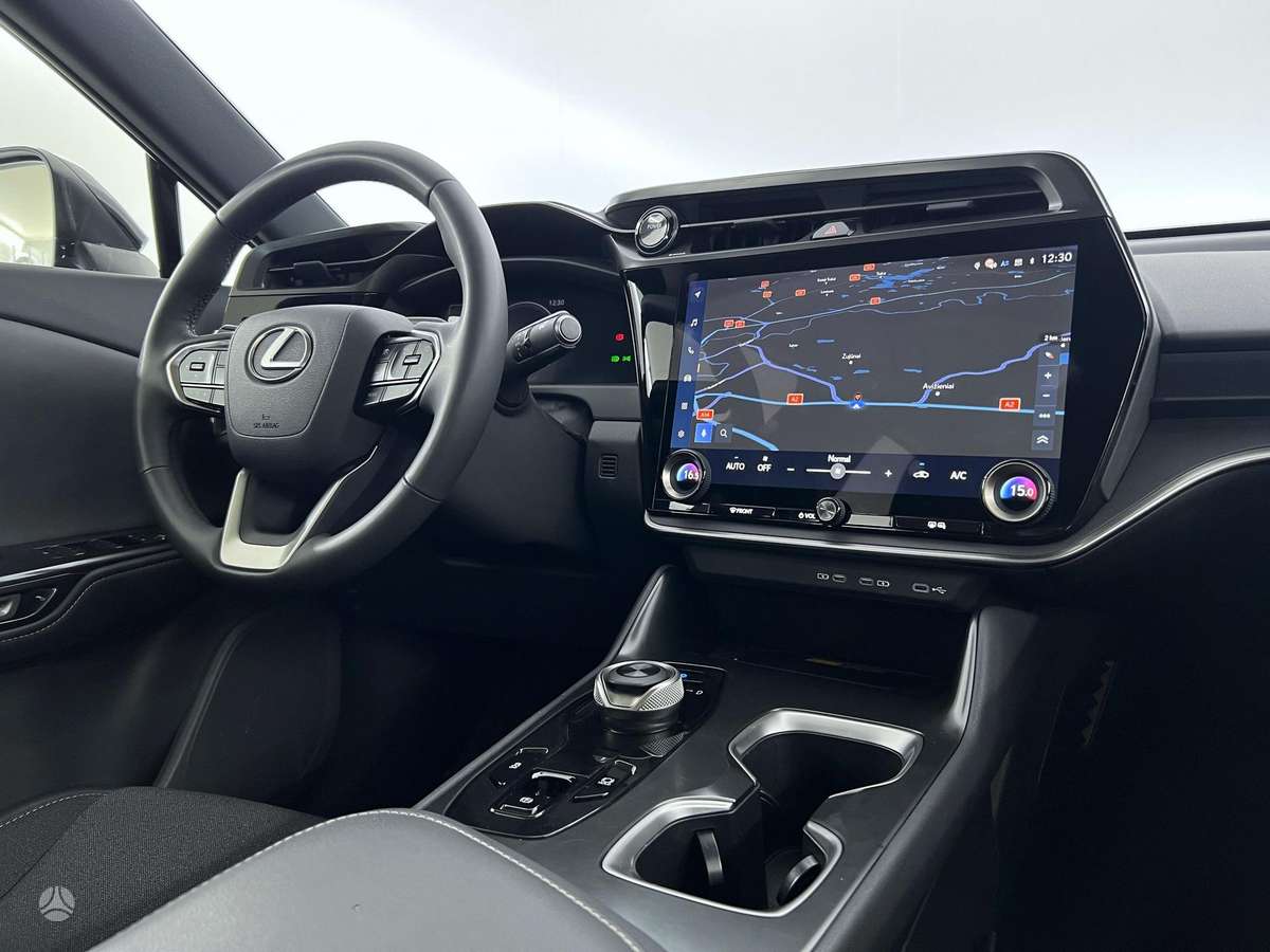 Lexus RZ 300 e, off-road / crossover