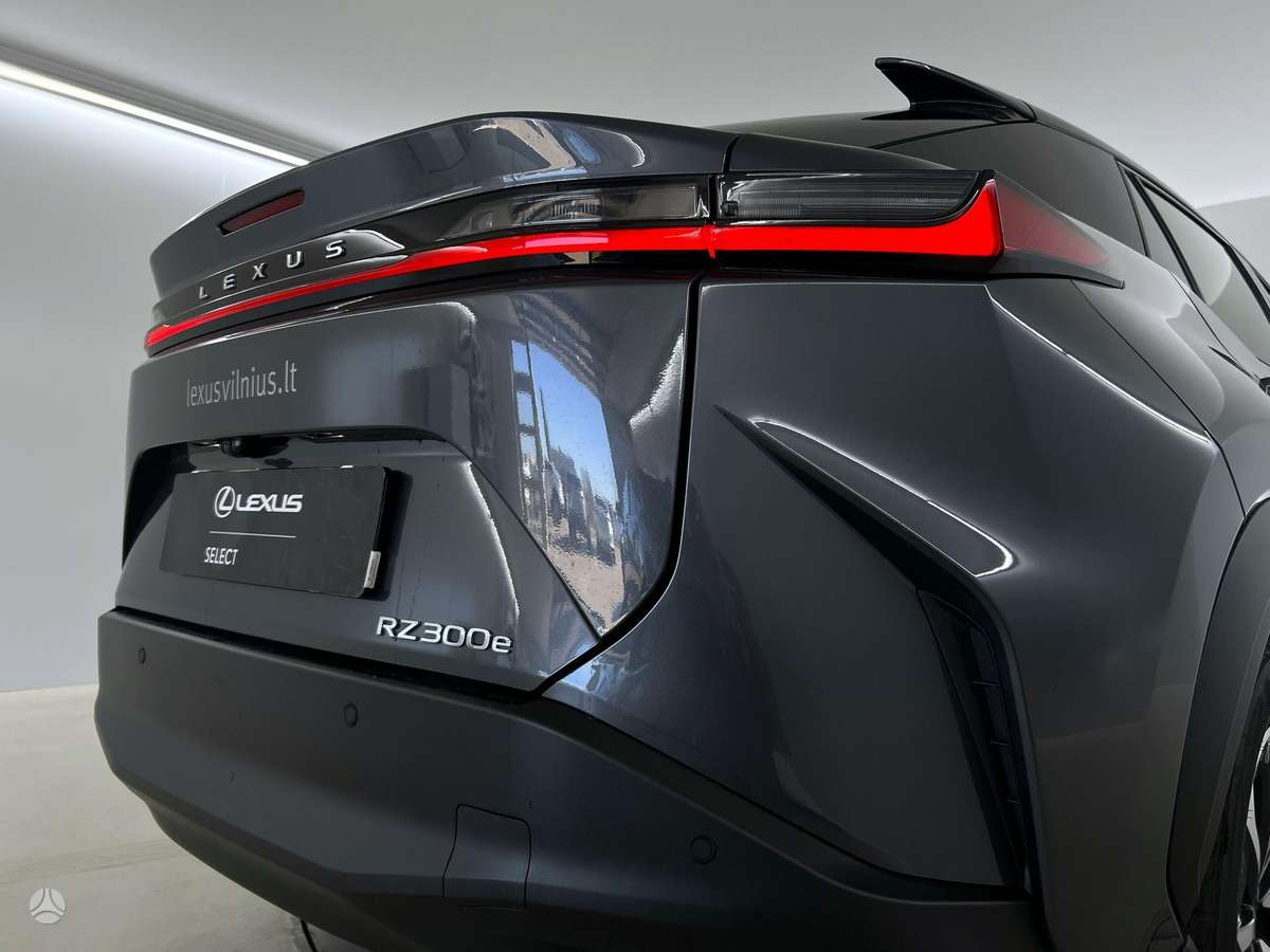 Lexus RZ 300 e, off-road / crossover
