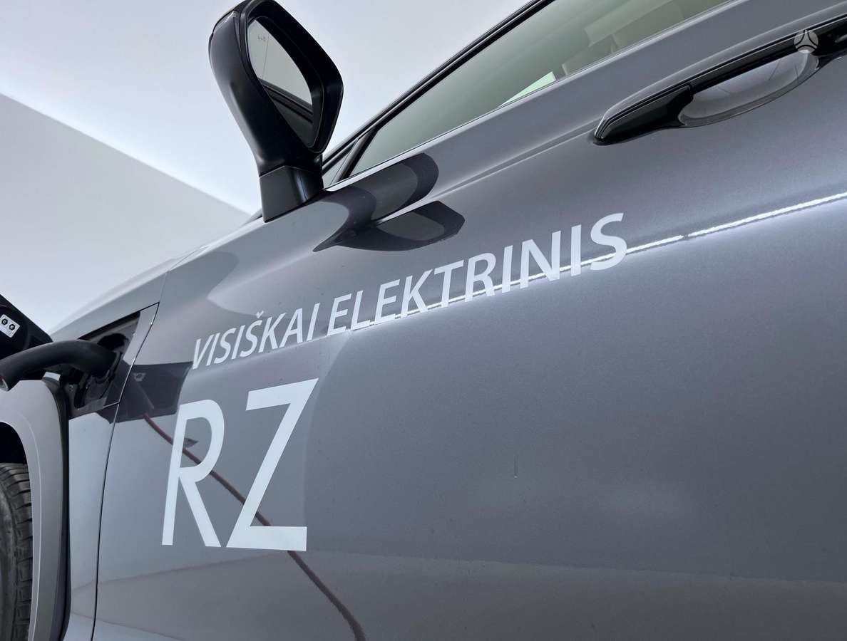 Lexus RZ 300 e, off-road / crossover