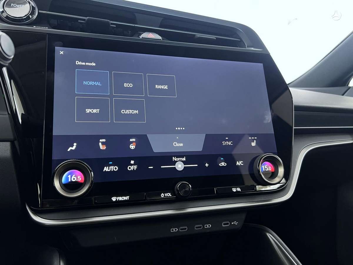 Lexus RZ 300 e, off-road / crossover