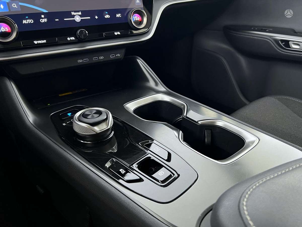 Lexus RZ 300 e, off-road / crossover