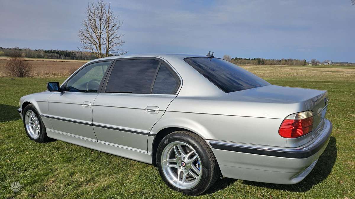 BMW 740, 4.4 l., Седан