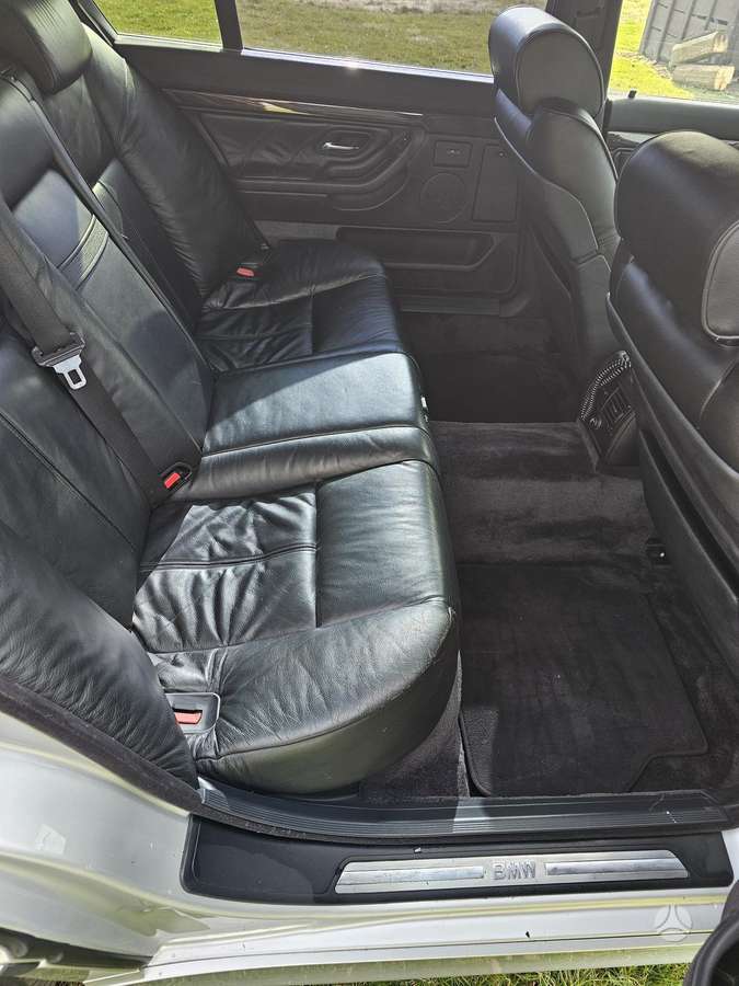 BMW 740, 4.4 l., Седан