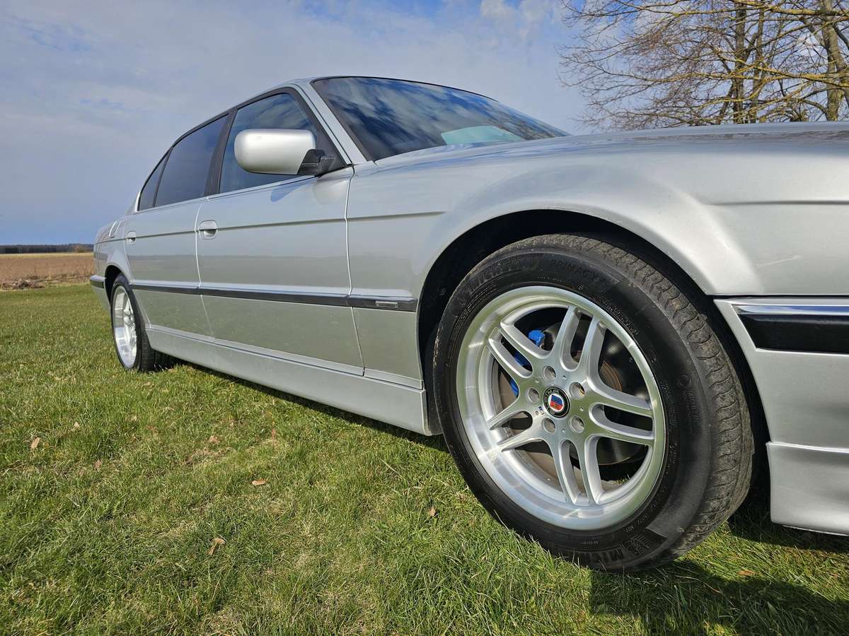 BMW 740, 4.4 l., Седан