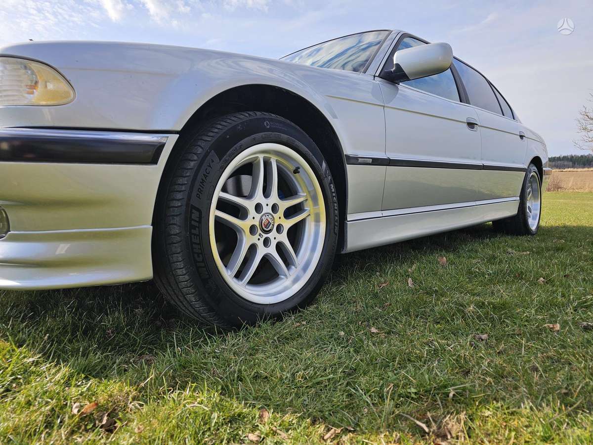 BMW 740, 4.4 l., Седан