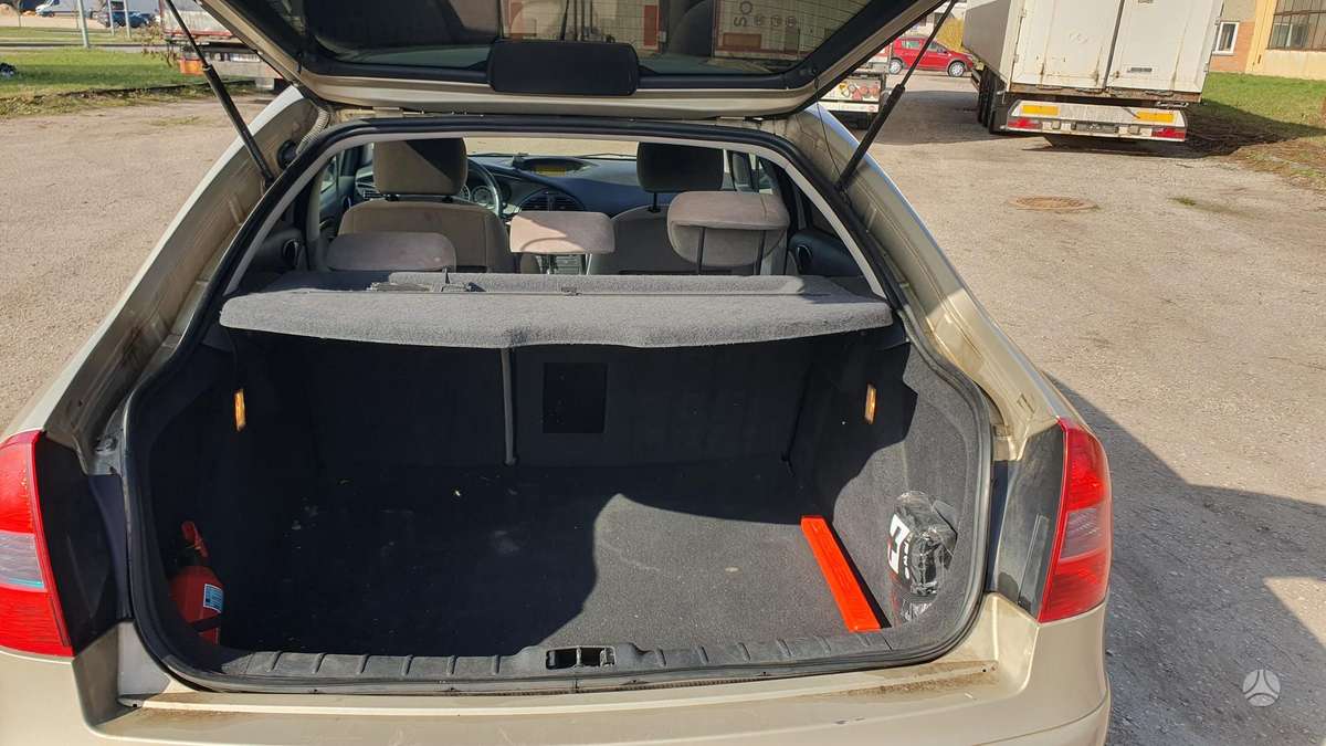 Citroen C5, 2.0 l., hatchback