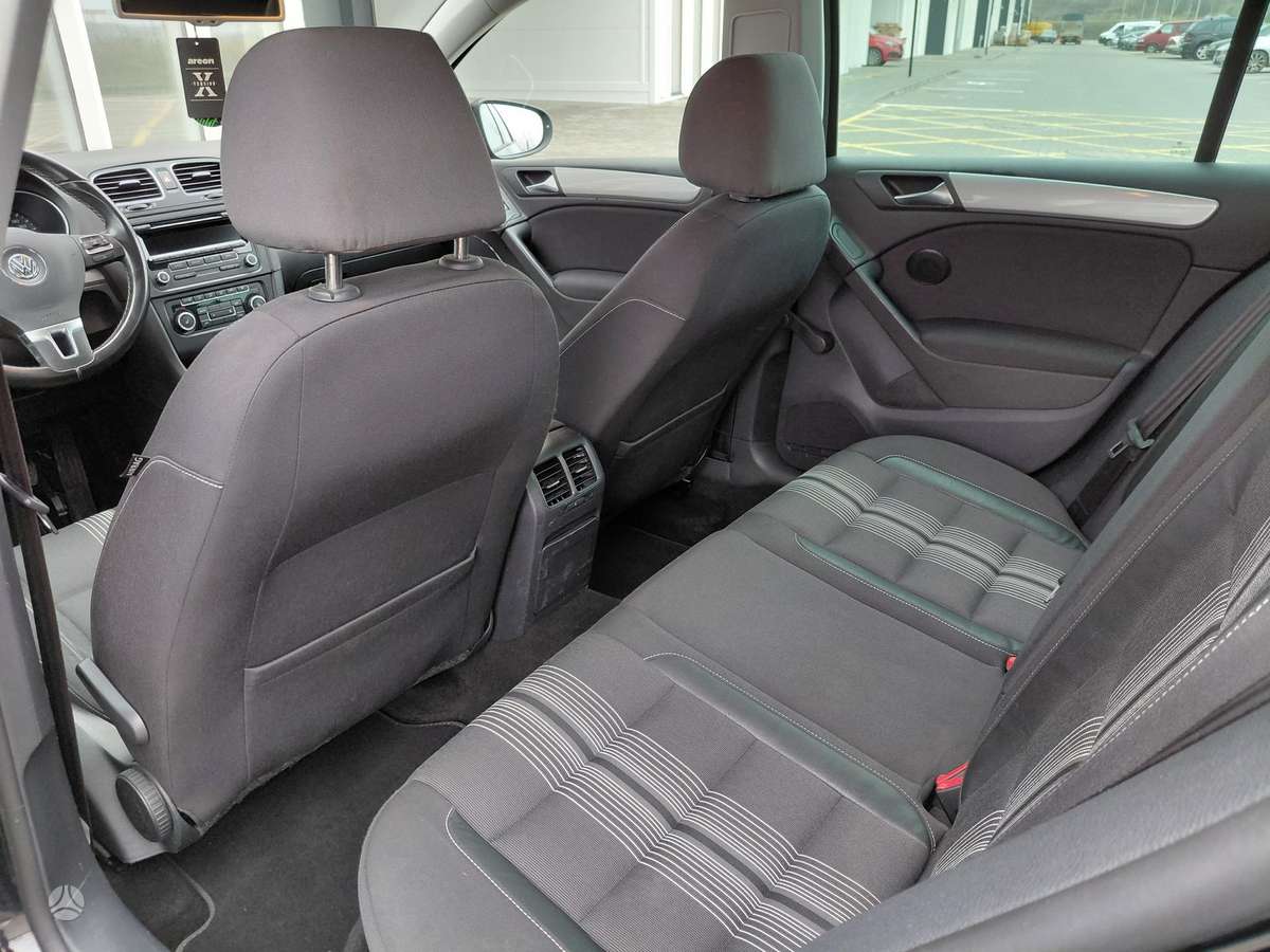 Volkswagen Golf - 8