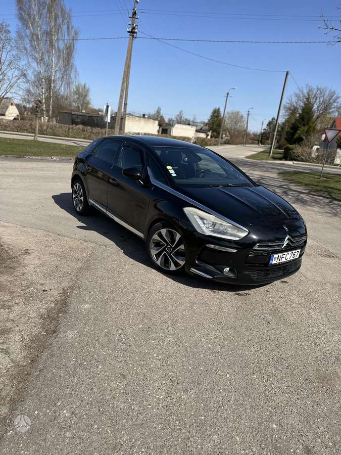 Citroen DS5, 2.0 l., hatchback