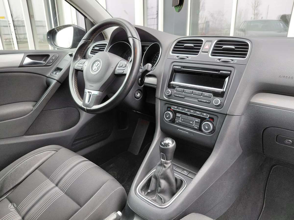 Volkswagen Golf - 11