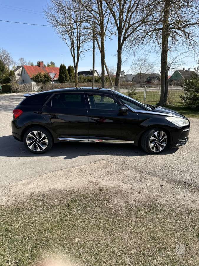 Citroen DS5, 2.0 l., hatchback