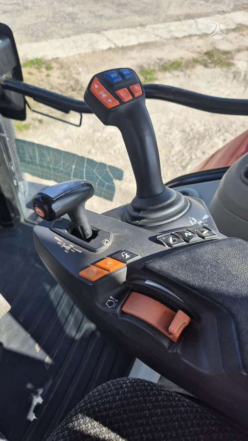 Massey Ferguson 6713S, тракторы