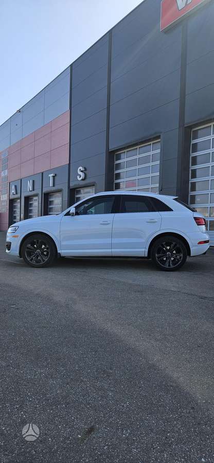 Audi Q3, 2.0 l., off-road / crossover