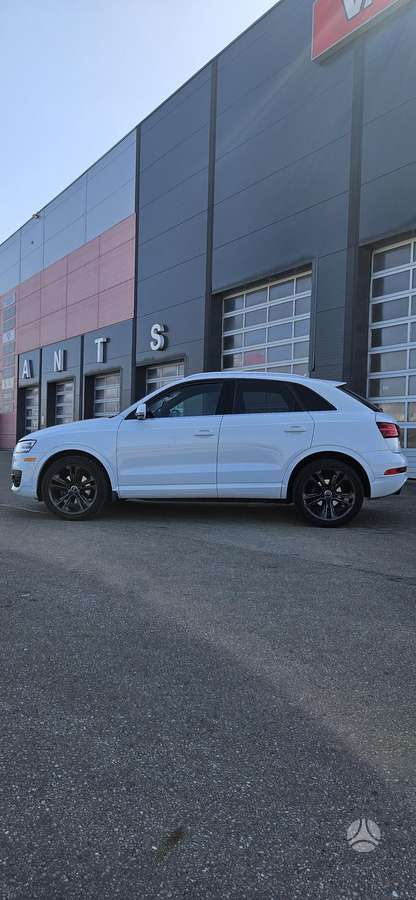 Audi Q3, 2.0 l., off-road / crossover