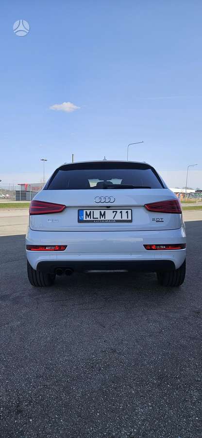 Audi Q3, 2.0 l., off-road / crossover