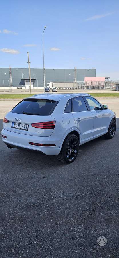 Audi Q3, 2.0 l., off-road / crossover