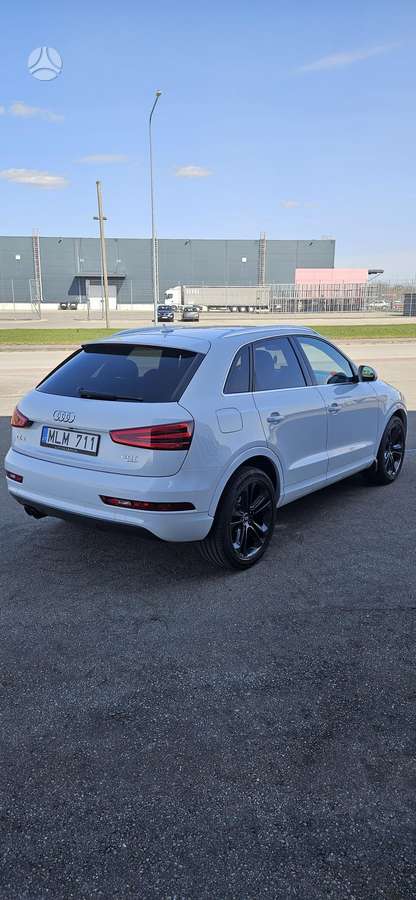 Audi Q3, 2.0 l., off-road / crossover