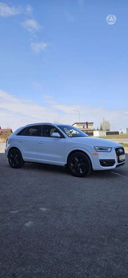 Audi Q3, 2.0 l., off-road / crossover