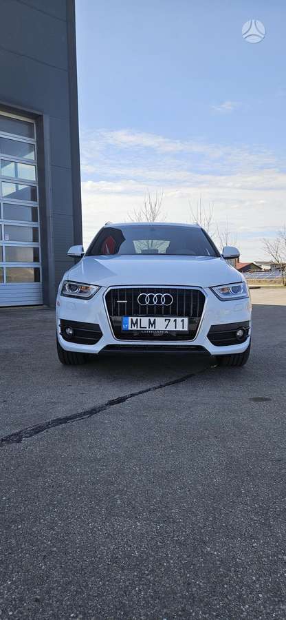 Audi Q3, 2.0 l., off-road / crossover