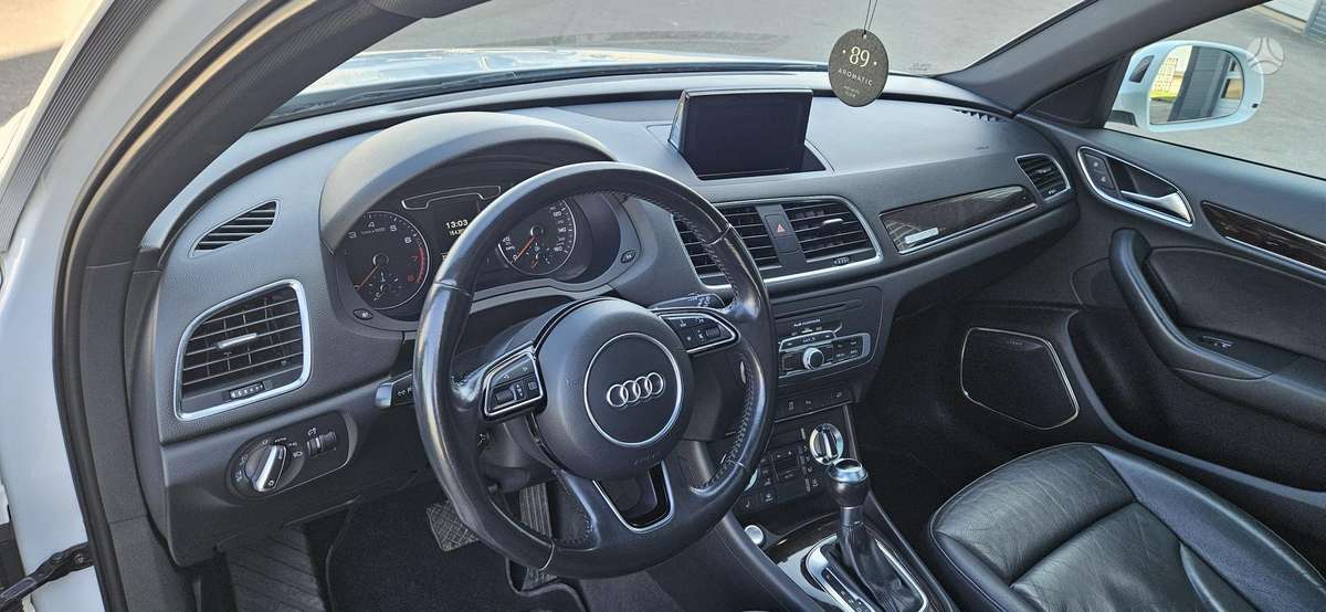 Audi Q3, 2.0 l., off-road / crossover