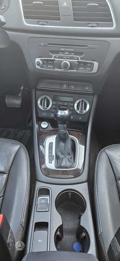 Audi Q3, 2.0 l., off-road / crossover