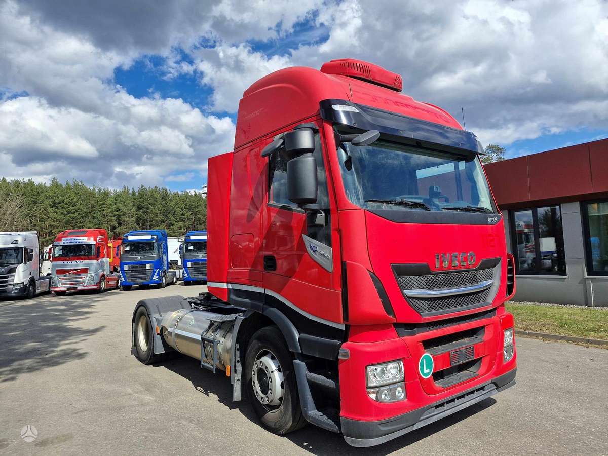 Iveco AS440S46  LNG, double sleeper