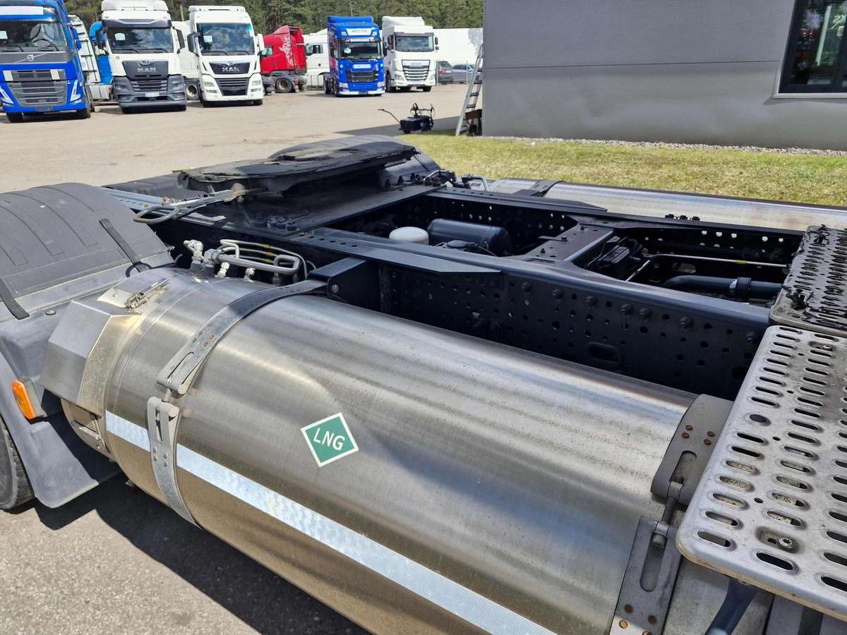 Iveco AS440S46  LNG, double sleeper