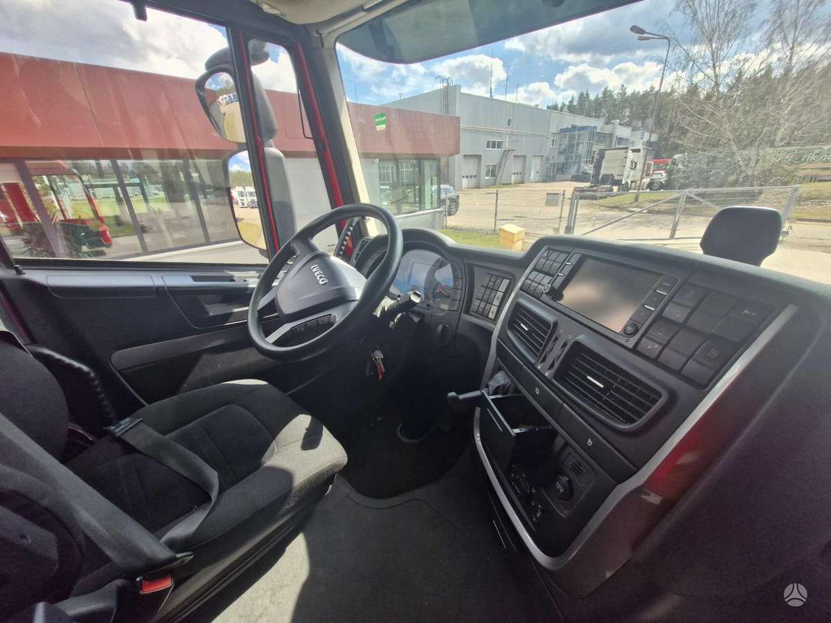 Iveco AS440S46  LNG, double sleeper