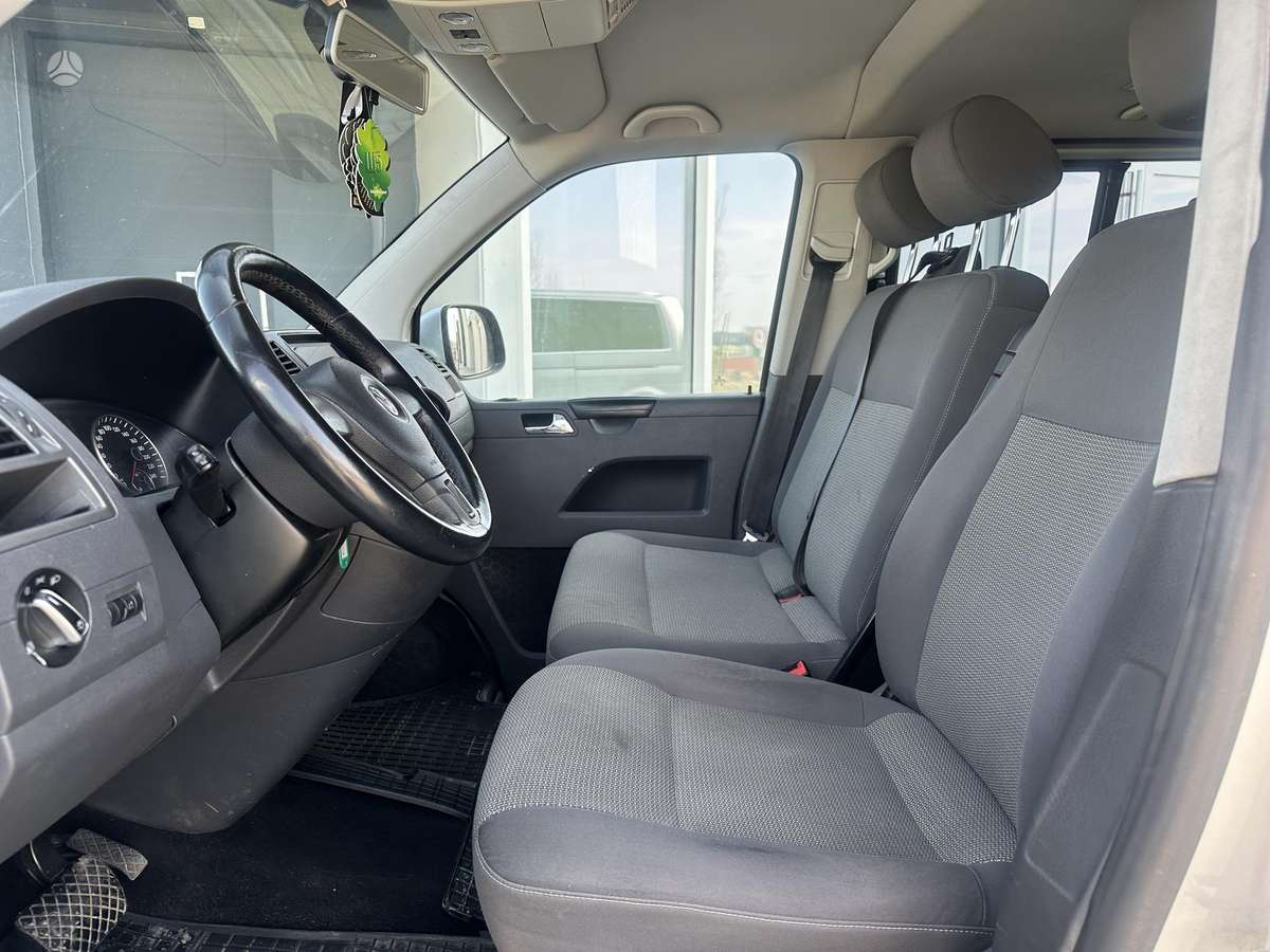 Volkswagen Caravelle - 8