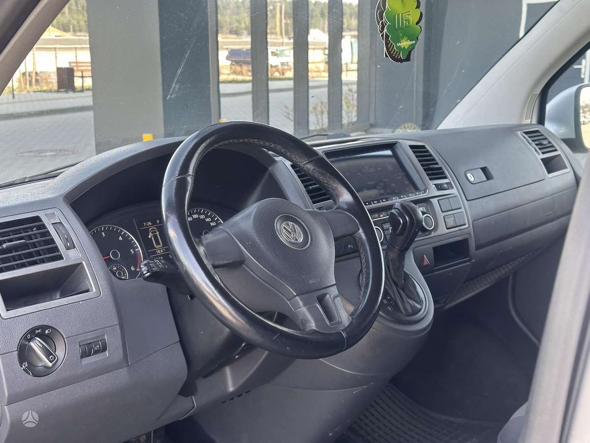 Volkswagen Caravelle - 7
