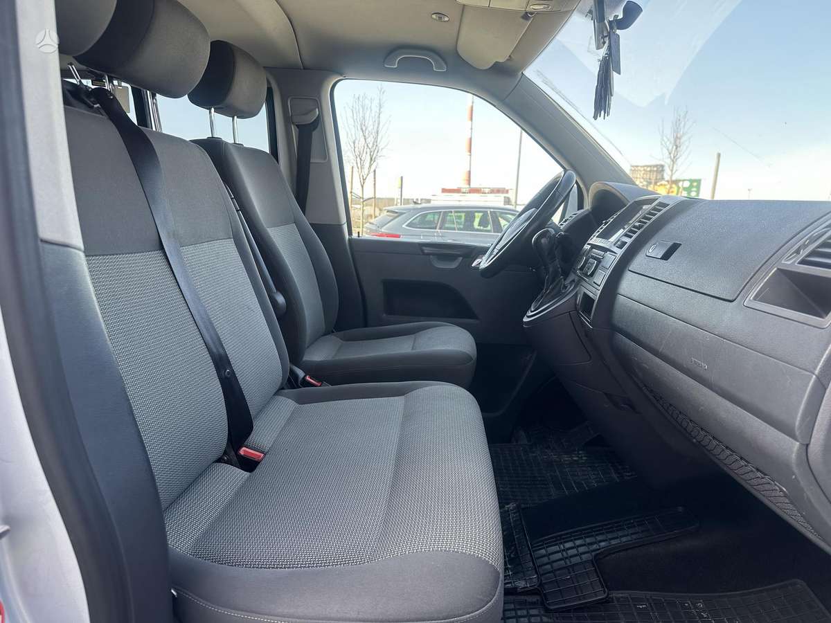 Volkswagen Caravelle - 9