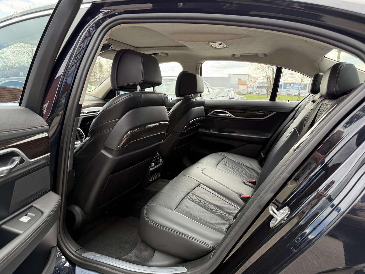 BMW 740, 3.0 l., Седан