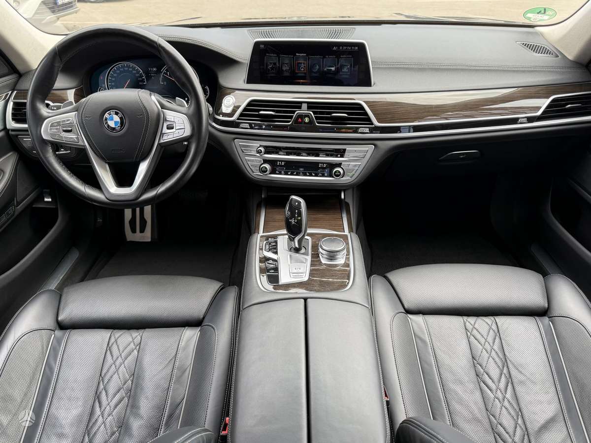 BMW 740, 3.0 l., Седан