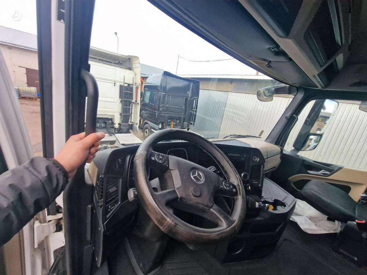 Mercedes-Benz Actros 1845, double sleeper