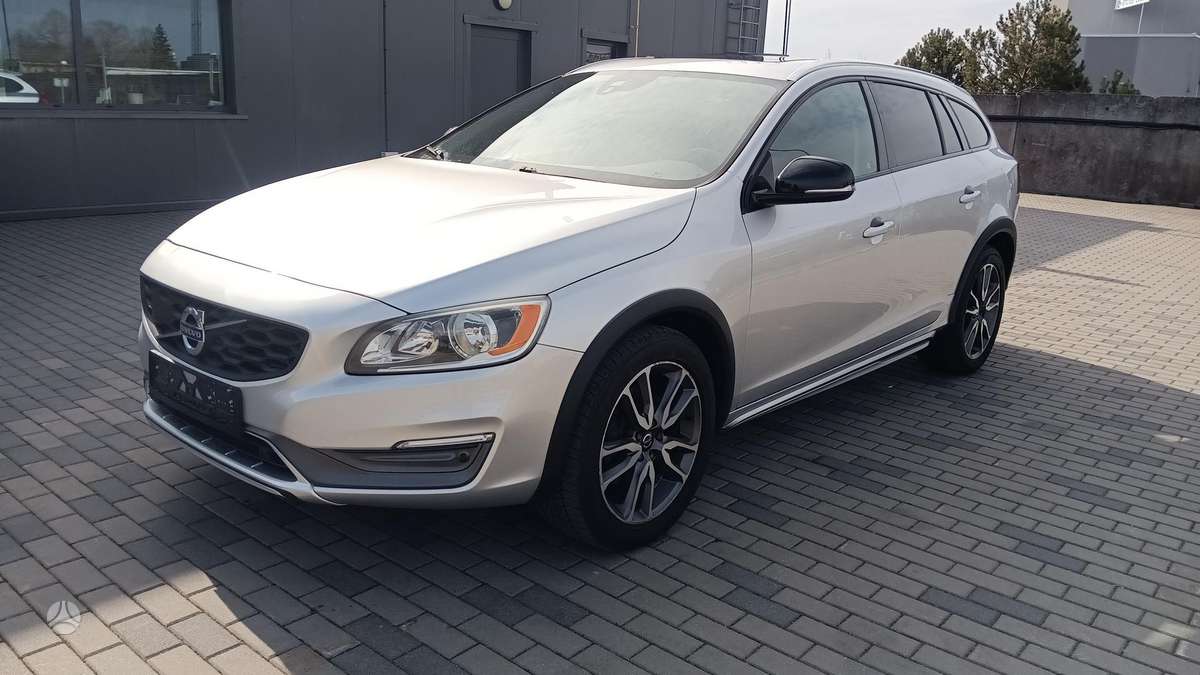 Volvo V60 Cross Country - 1