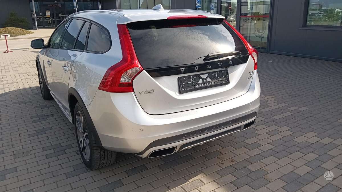Volvo V60 Cross Country - 4
