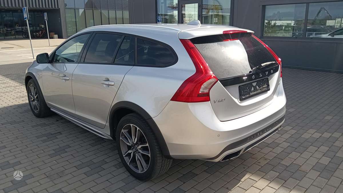 Volvo V60 Cross Country - 5